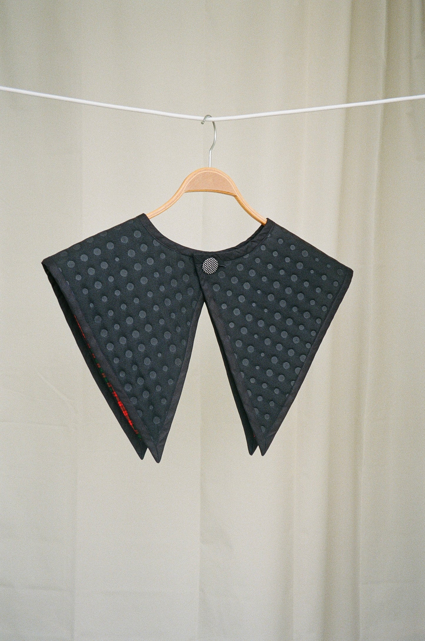 THE REVERSIBLE COLLAR